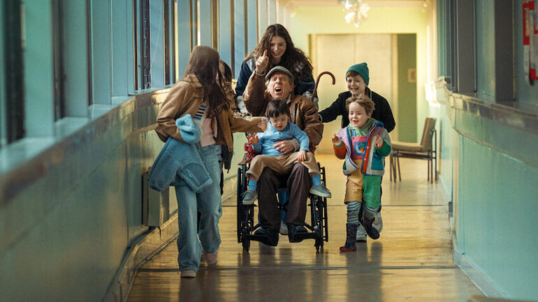 Kate Winslets Regiedebüt ‚Goodbye June‘ definiert den Weihnachts-Tränenzieher auf Netflix neu: Kritik und Feature